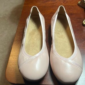 Vionic Carroll Ballet Flats EUC Sz 7 Blush Pink in color